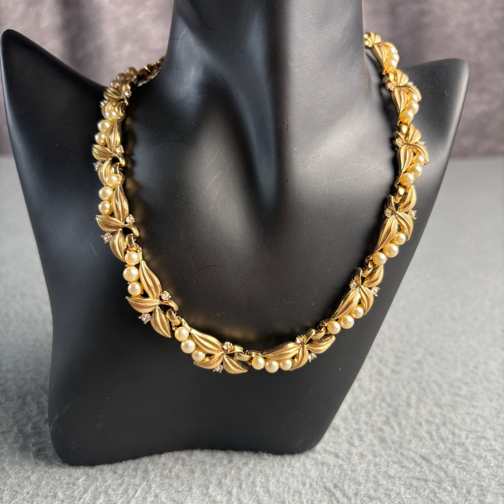 Vintage Trifari Gold Tone Faux Pearl Rhinestone Leaf Choker Necklace 15 Inch